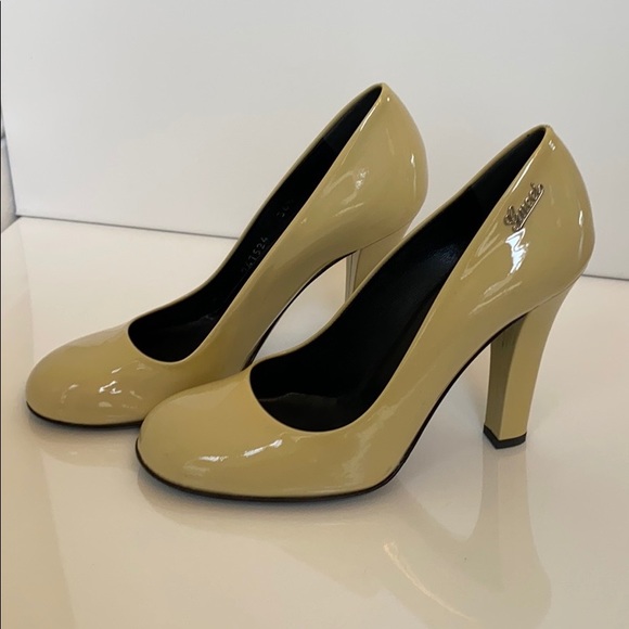GUCCI Creme Patent Leather Pump - Picture 10 of 16